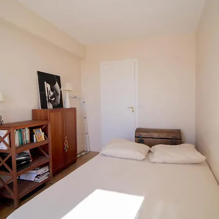 Bright Apt With View & Balcony Near Montmartre アパート