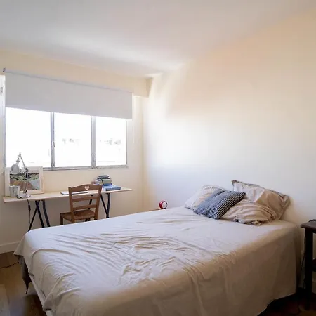 Bright Apt With View & Balcony Near Montmartre アパート