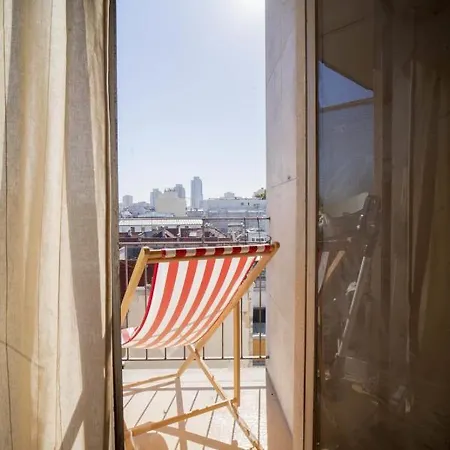 Bright Apt With View & Balcony Near Montmartre *