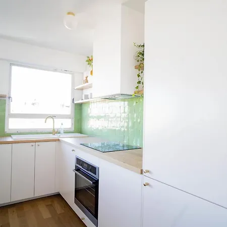 Bright Apt With View & Balcony Near Montmartre アパート *